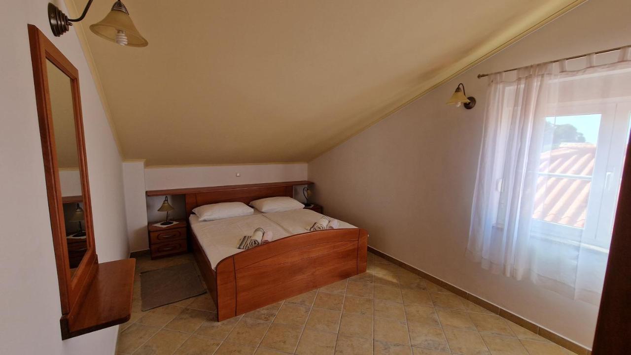 Apartamento Haus Anica Rab Town Exterior foto